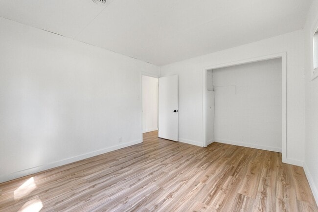 Building Photo - NEW LISTING! 3 BEDROOM HOUSE!