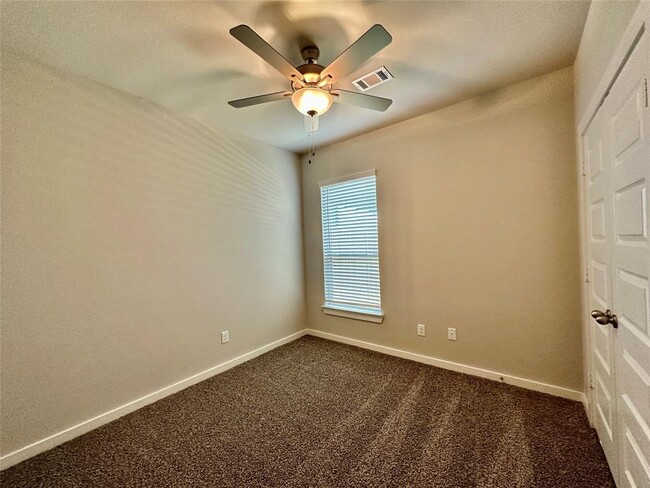 Building Photo - 9844 Grosbeak Ln