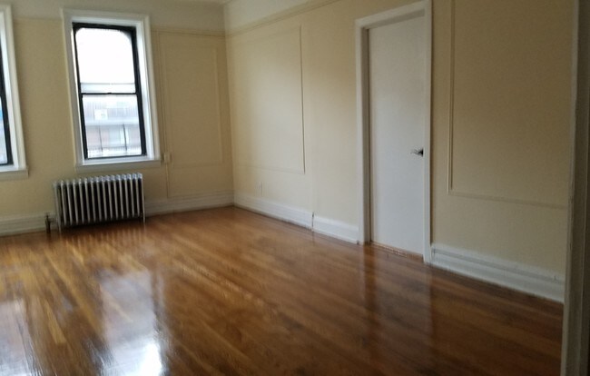 Primary Photo - 139-60 85th Dr