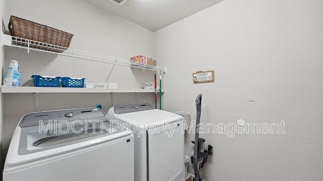 Building Photo - 1116 RIVER WOOD