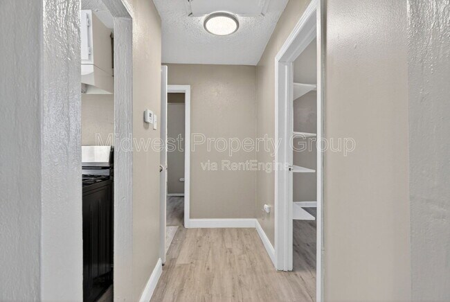 Building Photo - 8921 Higginson Ave