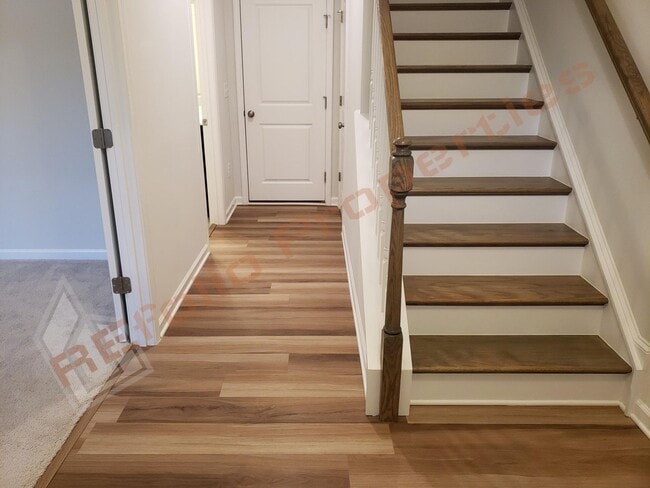Building Photo - Luxury 3 Story 4 BD/3.5 Bath Townhome @ Sm...