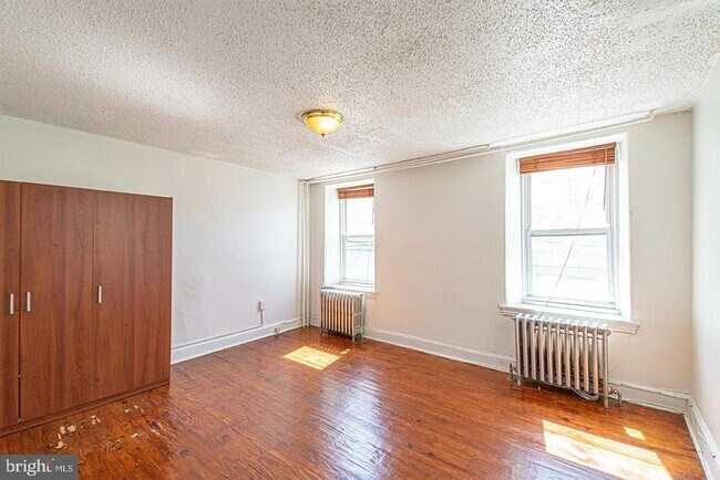 Building Photo - 3719 Calumet St