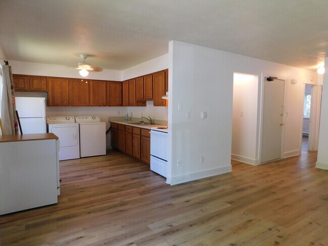 Building Photo - 245 Brookridge Ct