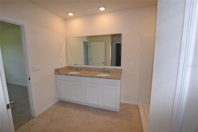 Building Photo - 3330 Eastgrove Ter