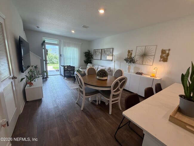 Building Photo - 947 Rivertree Pl