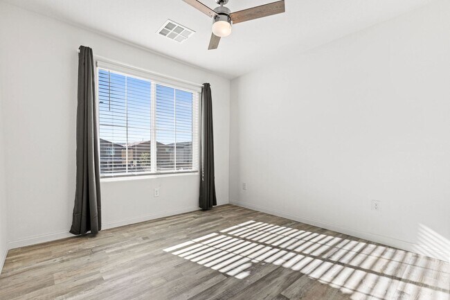 Building Photo - Newly Built 6 Bed / 2.5 Bath Single-Family Home with Upgraded Kitchen and Fully Fenced Yard in So...