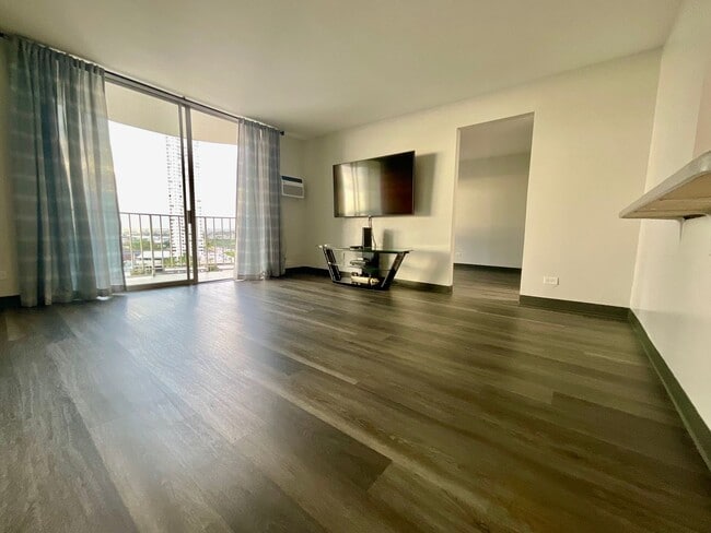 Building Photo - Beautiful 1/1/1 with Sunset Views