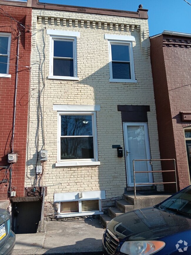 Building Photo - Charming 3BR Townhouse in Cabbage Hill - S...