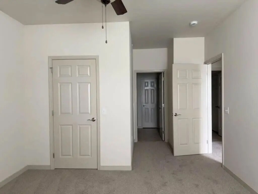 Building Photo - 2008 Shady Oak Dr