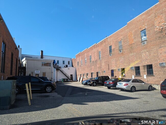 Building Photo - 209 Main St