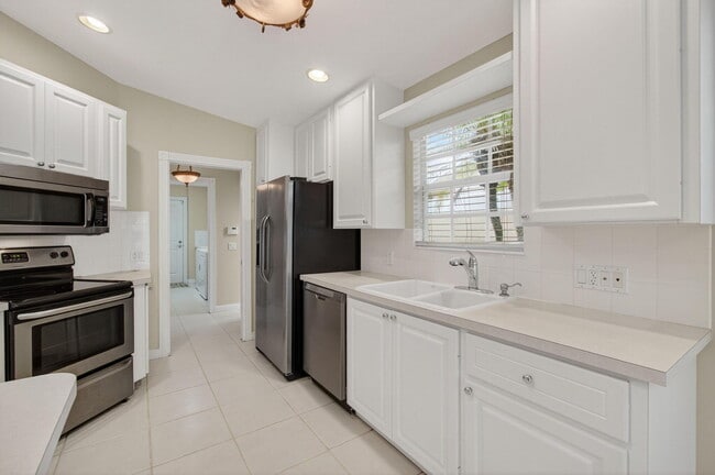 Building Photo - 8148 Montserrat Pl