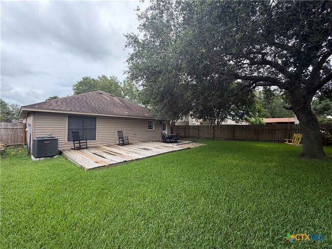 Building Photo - 114 Palomino Ln