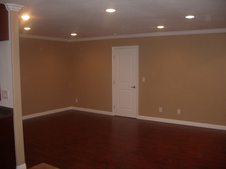 Building Photo - 310 S Miraleste Dr