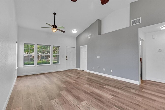 Building Photo - 112 Prairie Springs Loop