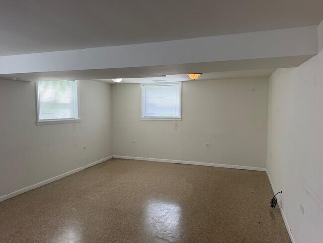Building Photo - 15726 Avalon Ave
