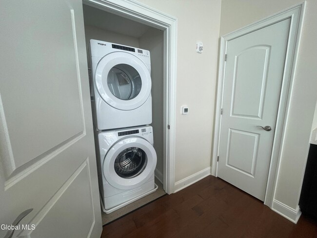 Building Photo - 233 Lake Ave