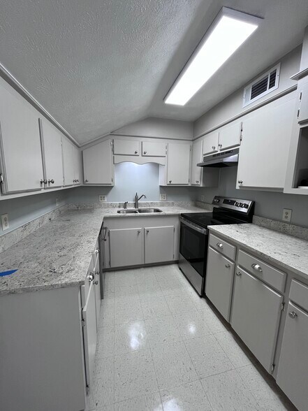 Building Photo - 36 Dogwood Ln