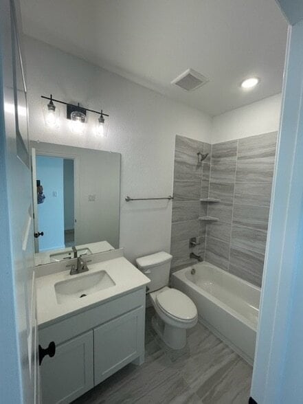 Building Photo - 2099 Roquette Dr