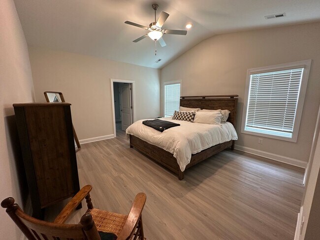 Building Photo - Charming Ranch Home w/Flex Space