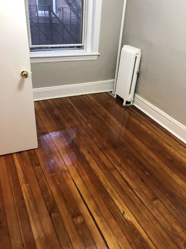 Building Photo - 65 Burbank St