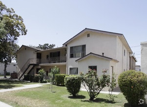 Building Photo - 717 E Santa Fe Ave