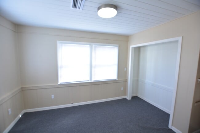 Building Photo - 119 N Longfellow Blvd