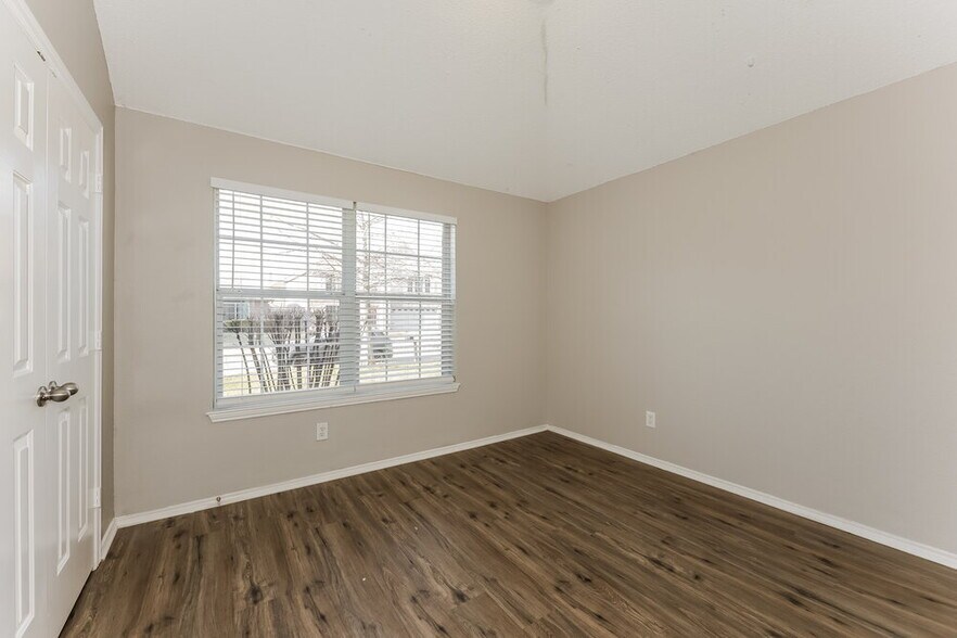 Building Photo - 4701 Palm Ridge Dr