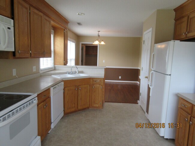 Building Photo - Landmark Pointe