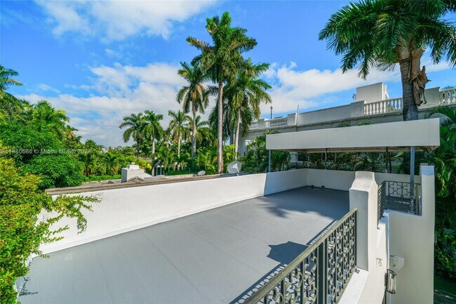 Building Photo - 110 3rd San Marino Terrace