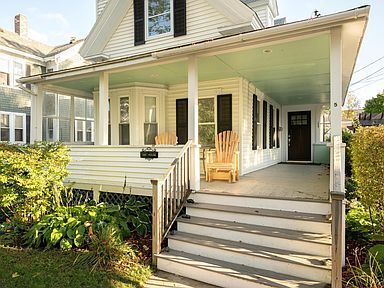 Building Photo - Charming 3-Bedroom Historic Home in Downto...