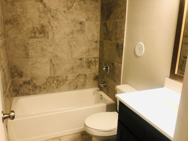Building Photo - 825 Whitebrush Dr
