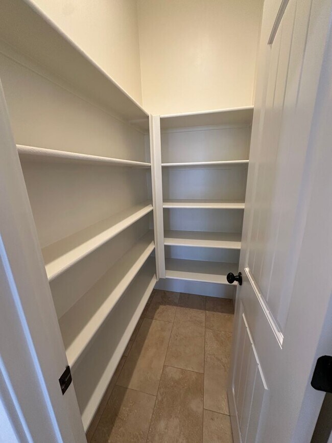 Building Photo - Stunning Lakefront River Islands Home