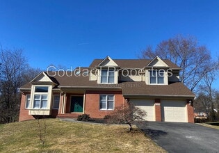 Building Photo - 10225 Club House Court