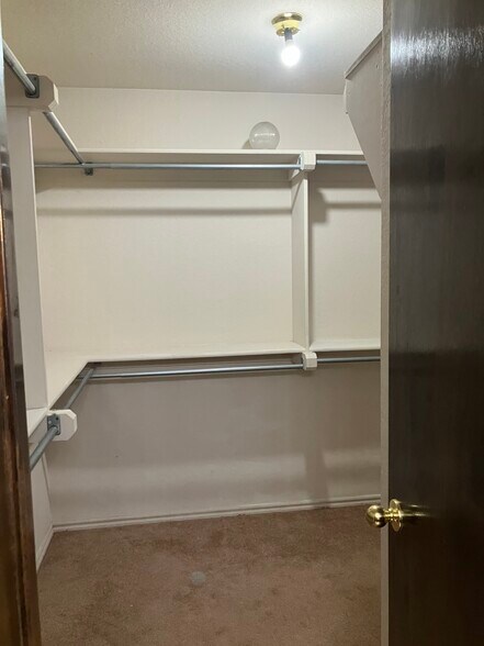 Building Photo - 16300 Seminole Dr