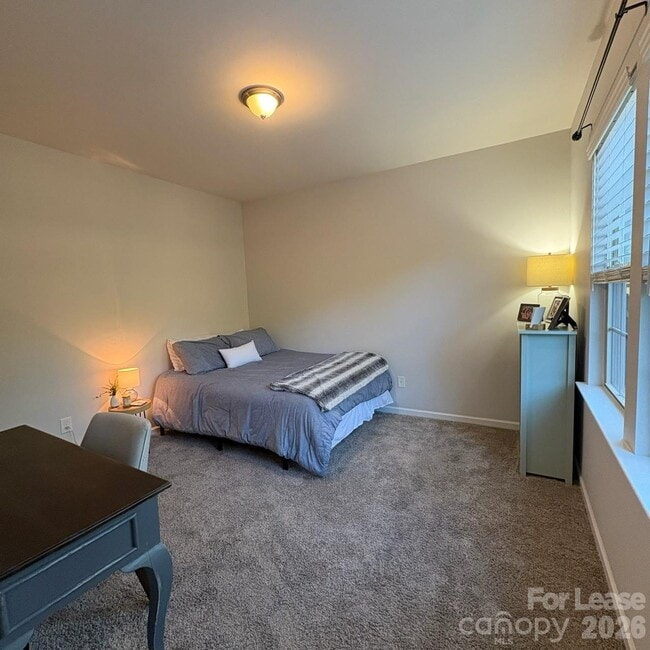 Building Photo - 1055 Delridge St