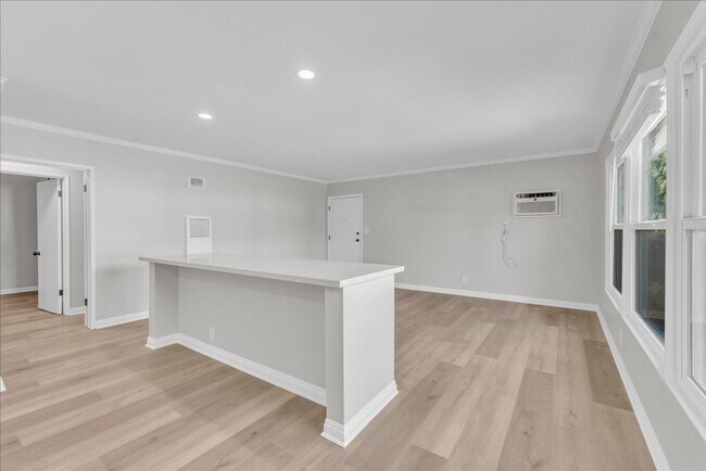 Building Photo - 4943 Coldwater Canyon Ave