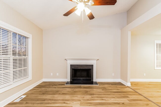 Building Photo - 814 Delray Ln