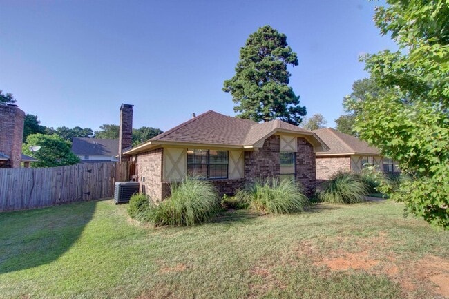 Building Photo - 3516 Skyline Blvd