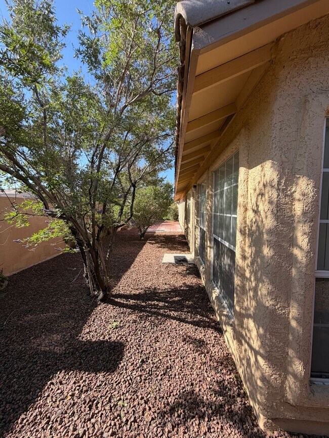 Building Photo - AMERICANA Property Mgmt - Charming 55+ Single-Story in Guard-Gated Los Prados!