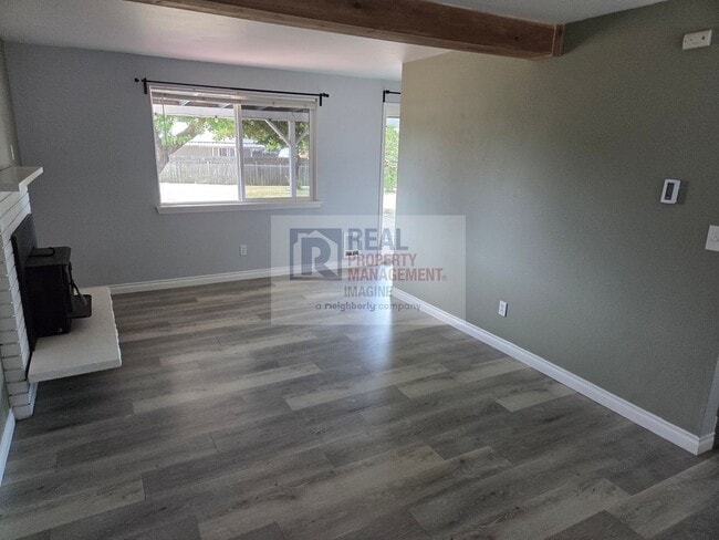 Building Photo - Recently remodeled 3 bedroom, 2.5 bath home