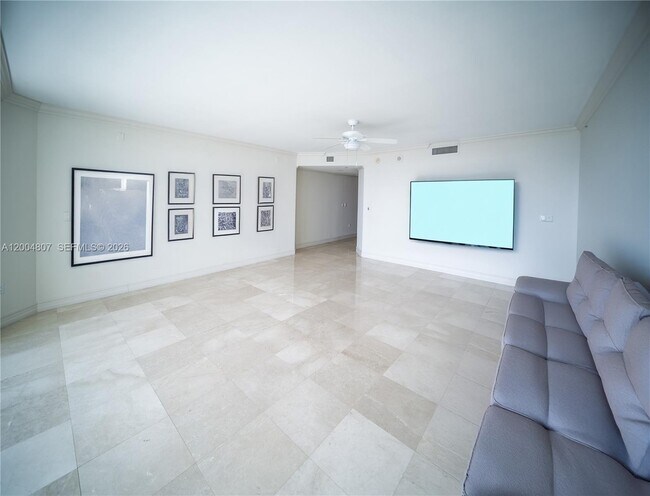 Building Photo - 20201 E Country Club Dr