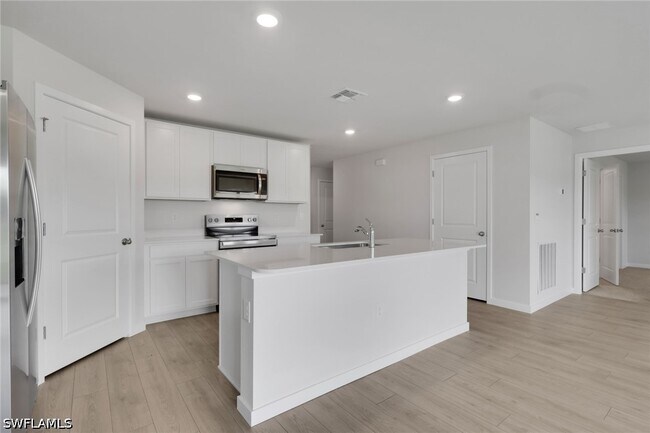 Building Photo - 533 Ilaria Ct