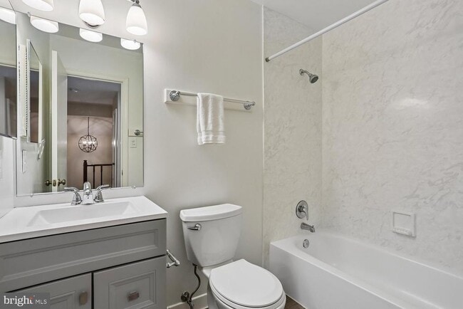Building Photo - 7561 Heatherton Ln