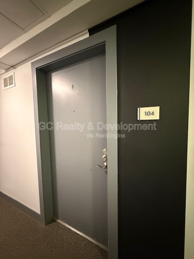 Building Photo - 800 Graceland Ave