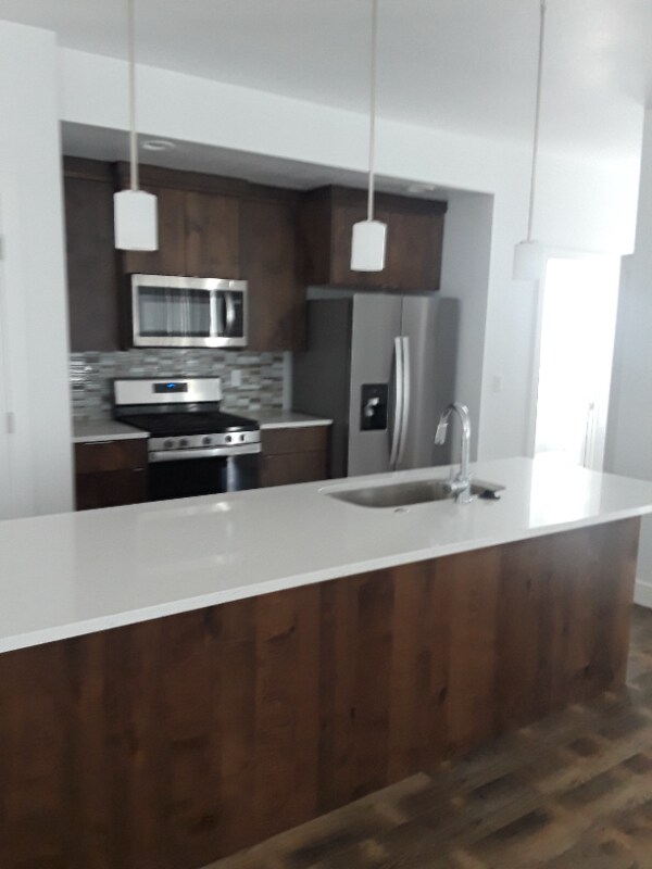 Building Photo - 2179 525 W