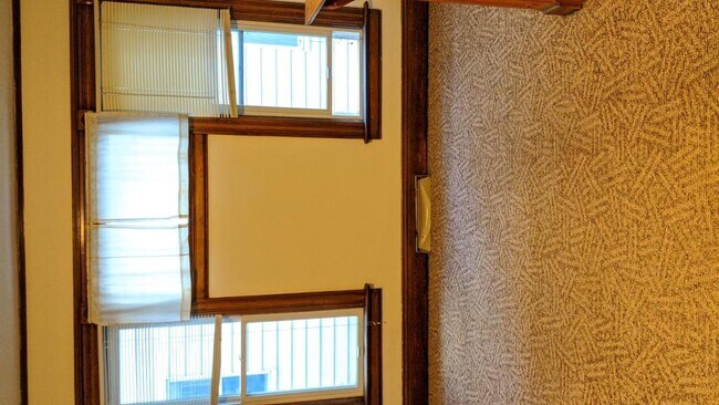 Building Photo - 904 Vine St