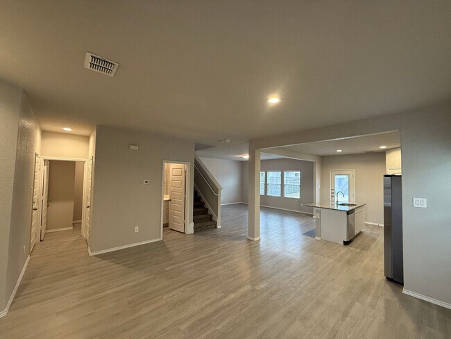 Building Photo - 4 Bedrooms, 2.5 Bathroom house with a huge back yard in New Braunfels!