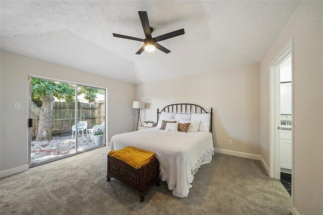 Building Photo - 9318 Beringwood Dr