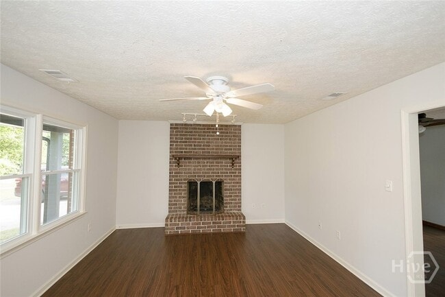 Building Photo - 147 VFW Dr